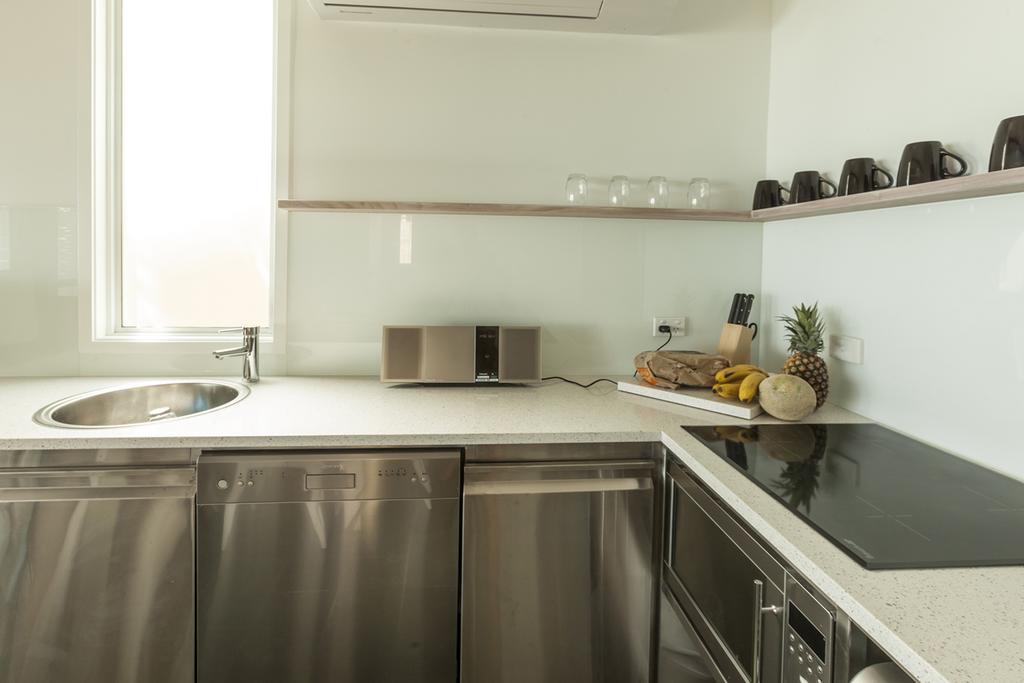 Drift Beach House Getaway Holloways Beach Room photo